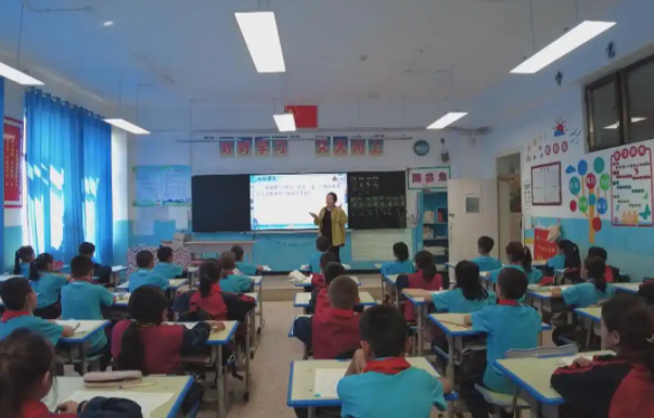 教育优质均衡开展的中心引擎曾经的教育方法或许更重视常识灌